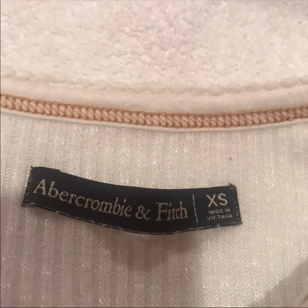 Buttoned White Tank - Picture 4 of 4